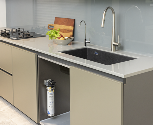 廚下型淨水器全攻略：3款淨水器比較表格、常見QA一篇整理！