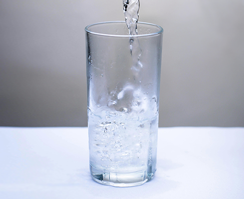 喝什麼水最安全？7種常見水型優缺點解析，揭露3大飲水風險！