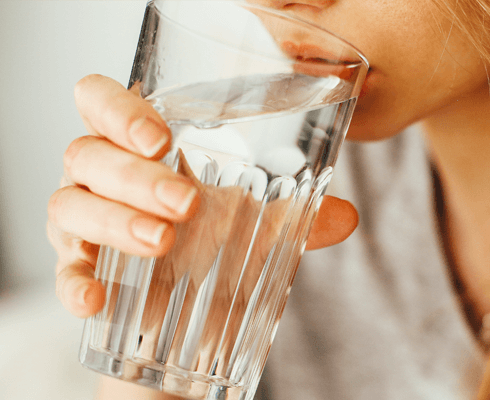 人一天要喝多少水？